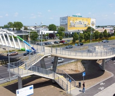 Otwarto 36-metrową kładkę nad główną ulicą wjazdową do Szczecina